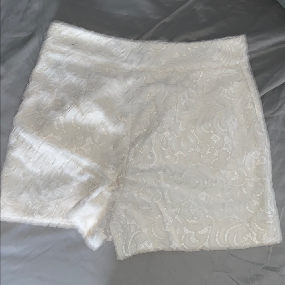 NWOT. High waisted shorts - Picture 3 of 4